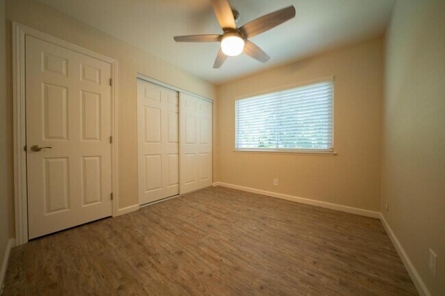 Building Photo - 1695 Whitwood Ln