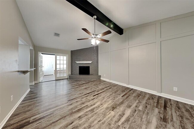 Building Photo - 2818 Silver Falls Dr