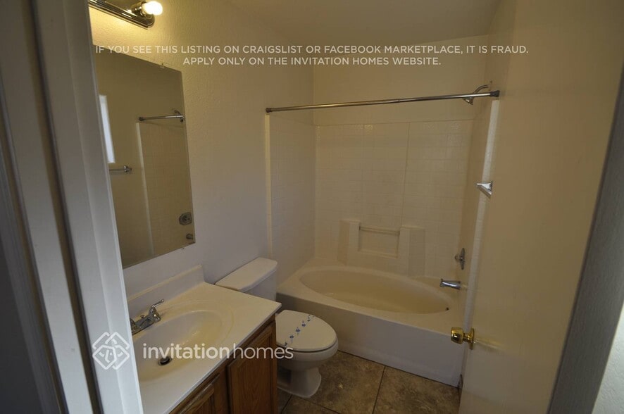 Building Photo - 12732 W Voltaire Ave