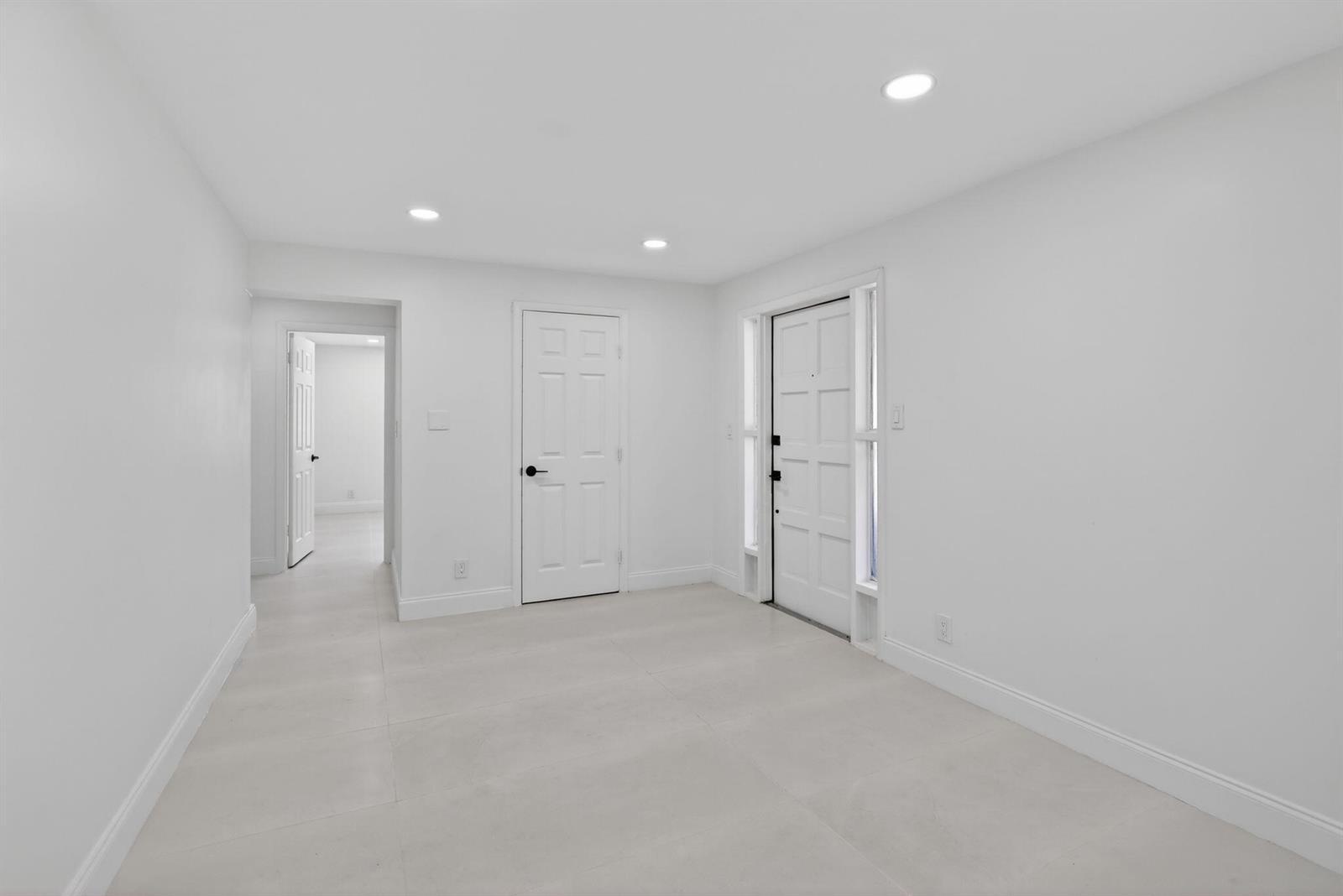 Building Photo - 2630 SW 49th Ct