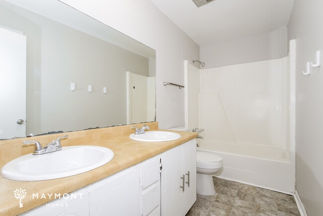 Building Photo - 625 Hampton Cir