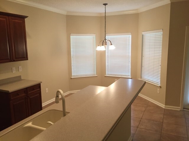 Building Photo - 6285 Pendragon Pl