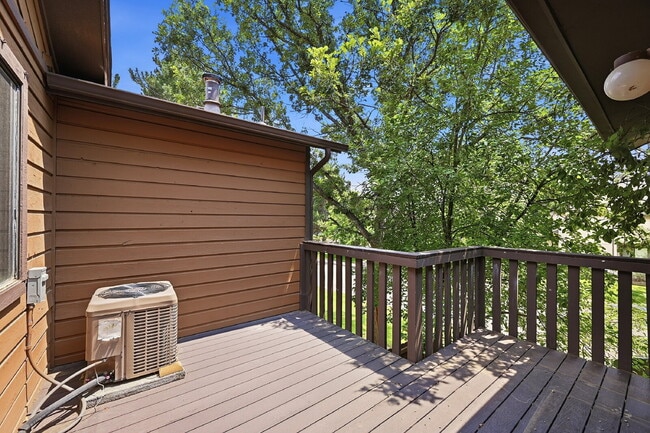 Building Photo - $2,595.95  - 3 Bed, 2 bath Condo with Lofted Bonus Space and In Unit Laundry!