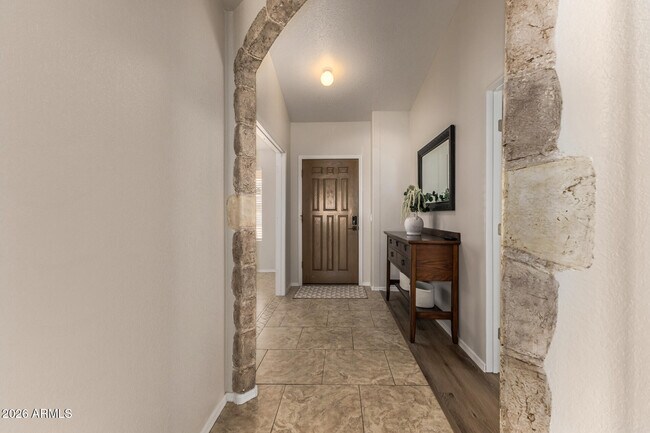 Building Photo - 6424 E Menlo St