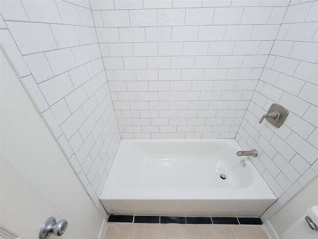 Building Photo - 5711 Sugar Hill Dr