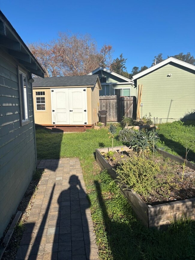 Building Photo - 309 King St