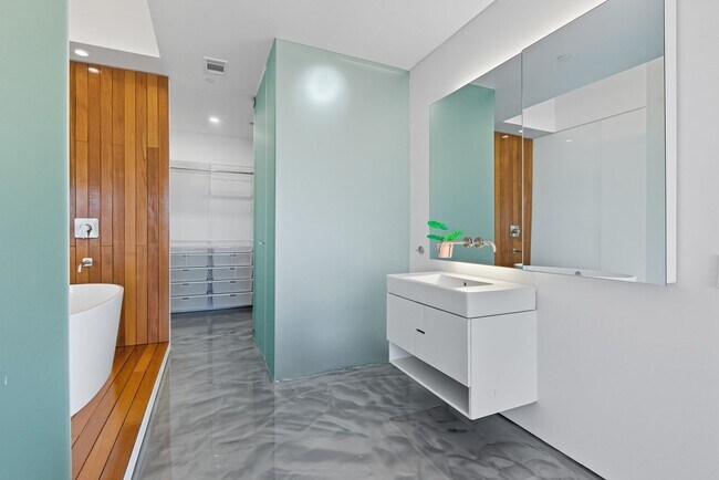 Building Photo - Newport Lofts 1813