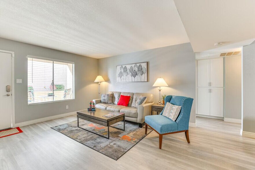 Building Photo - 5995 N 78th St