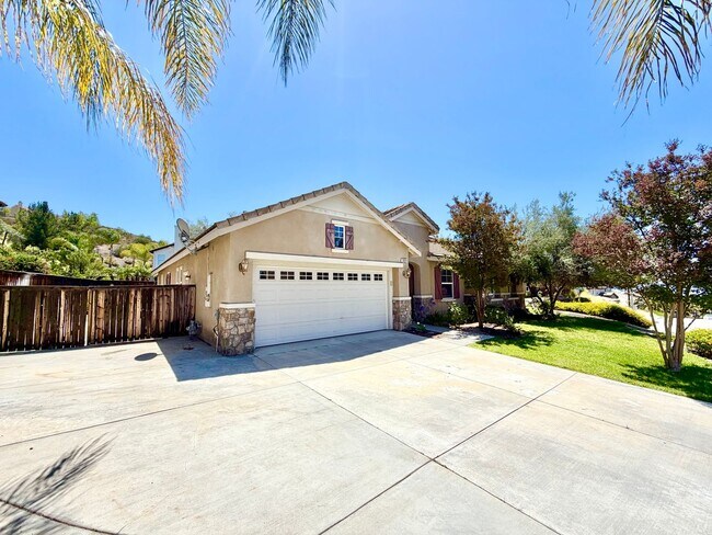 Building Photo - Blackmore Ranch Cul-de-Sac Home w/ Loft, 3-Car Tandem Garage & RV Parking