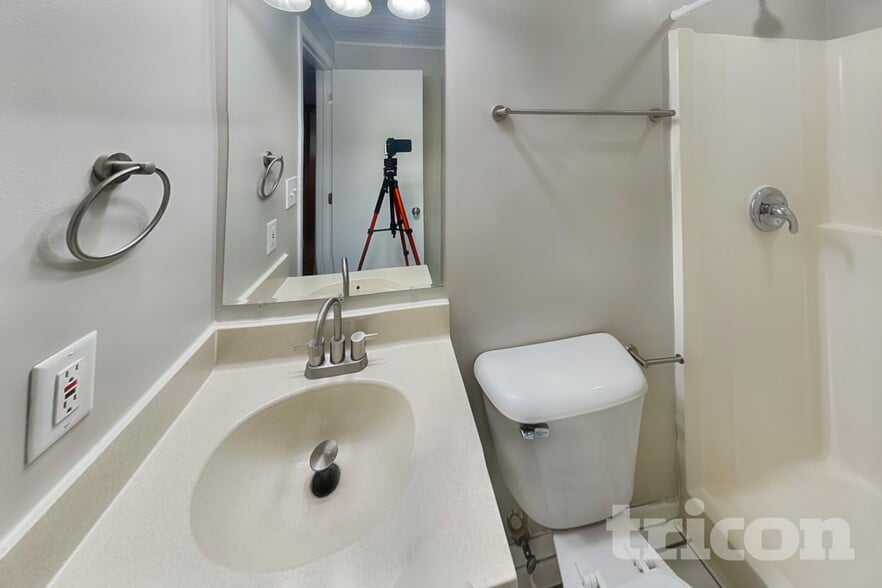 Building Photo - 433 1st St NW