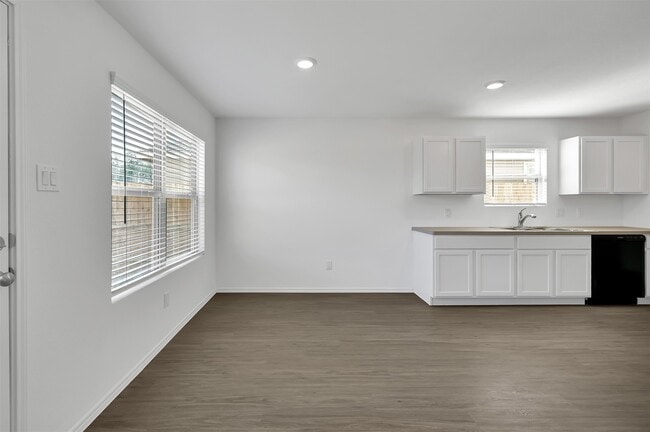 Building Photo - 1615 Oleander Grns Dr