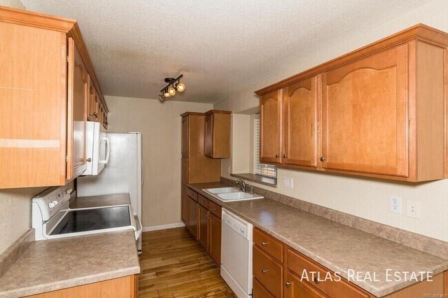 Building Photo - 9539 E Iowa Cir