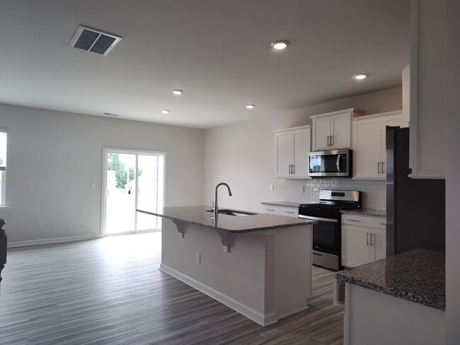 Building Photo - Beautiful New  Build Home located in the S...