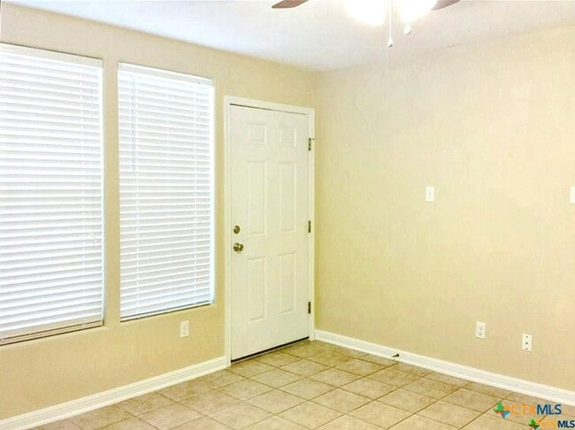 Building Photo - 112 Rush Haven