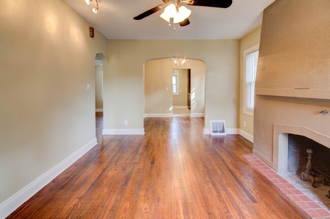 Building Photo - Beautifully Remodeled 2 Bedroom Home