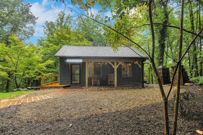 Building Photo - Charming 2BR House in Tryon