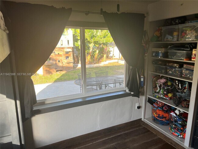 Building Photo - 8801 SW 42nd St