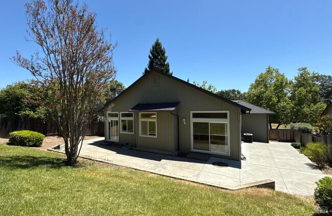Building Photo - 5863 Mountain Hawk Dr