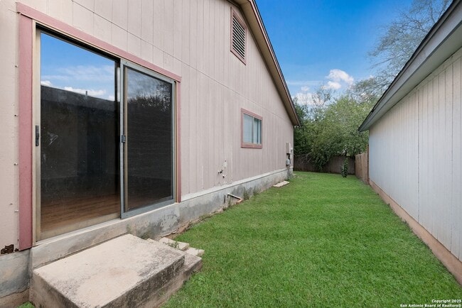 Building Photo - 15414 Legend Springs Dr