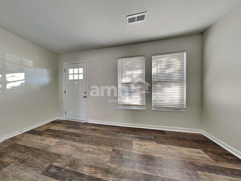 Building Photo - 2362 Hummingbird Ln