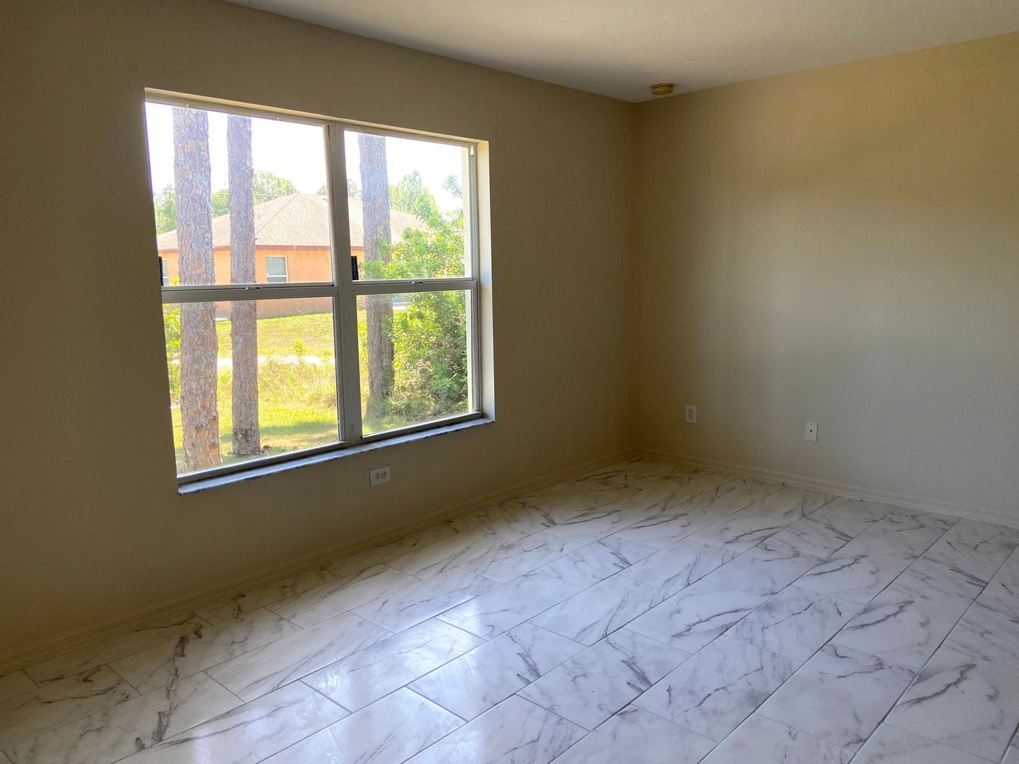 Building Photo - Available Now!!!. Huge 4 bedroom/Greenbriar Area.