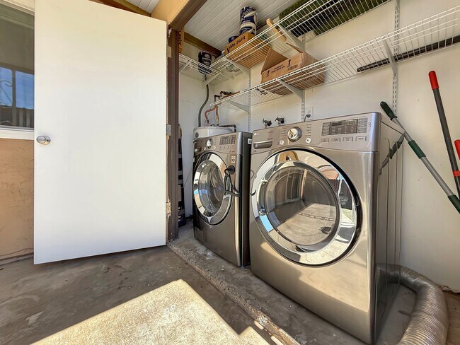 Building Photo - Great 2B/1BA Townhome in Escondido!