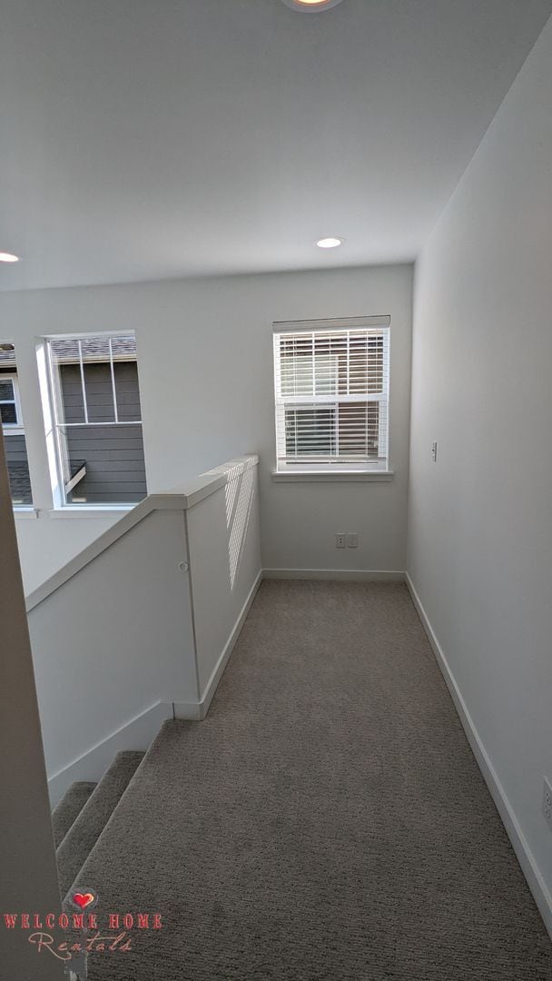 Building Photo - Beautiful open floorplan with FOUR large bedrooms and a cute office!!  AIR CONDITIONING!!!  NEW C...