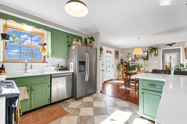 Building Photo - 284 Stephanie Dr