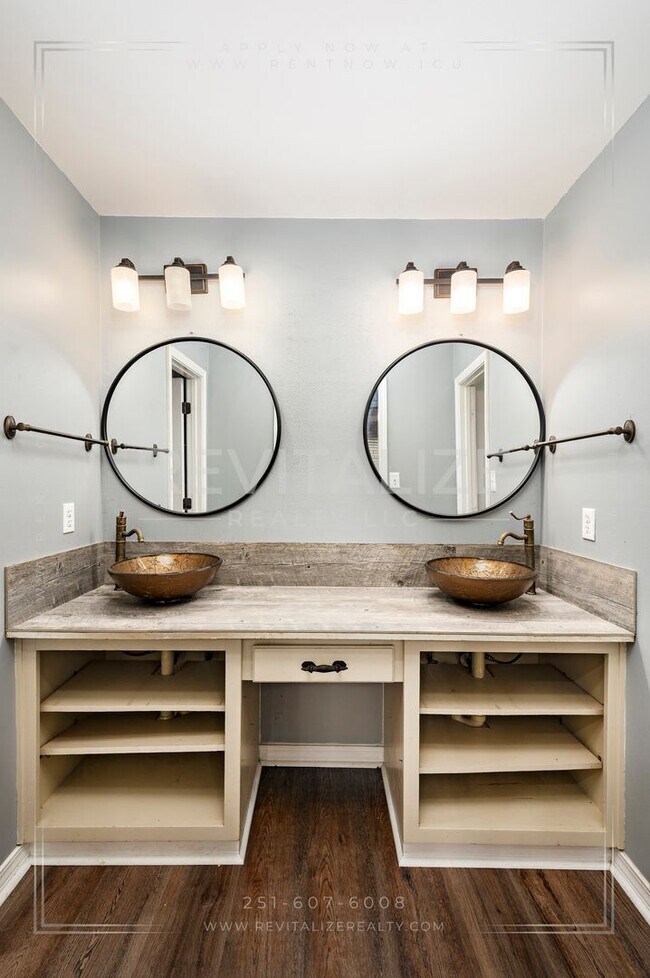 Building Photo - Creole Style 3 Bed 2.5 Bath Home on Oversized Lot