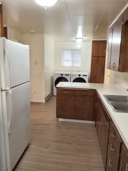 Building Photo - 313 Pecks Dr