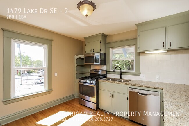 Building Photo - 1479 Lake Dr SE