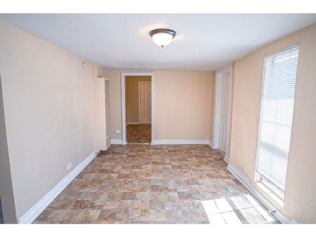 Building Photo - 231 Cactus St