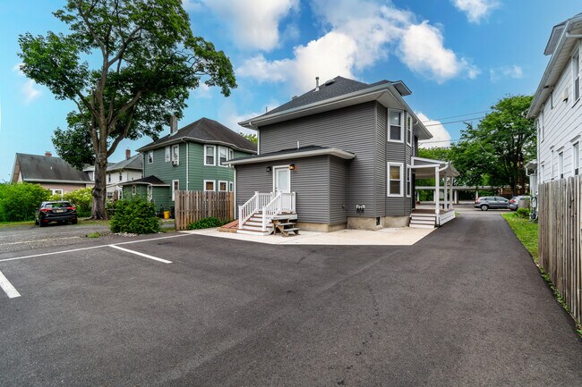 Building Photo - 2633 Nottingham Way