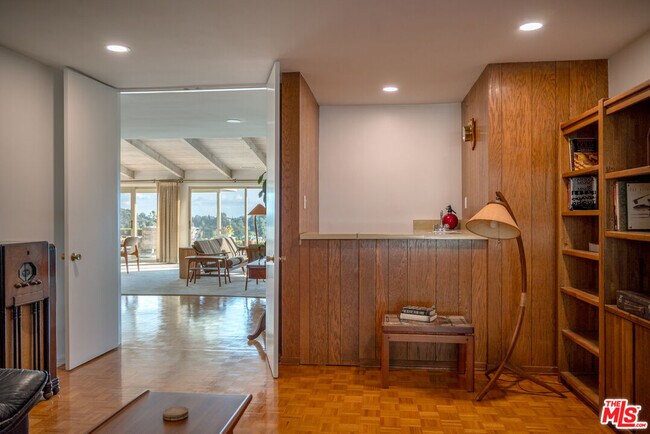 Building Photo - 2701 Lake Hollywood Dr