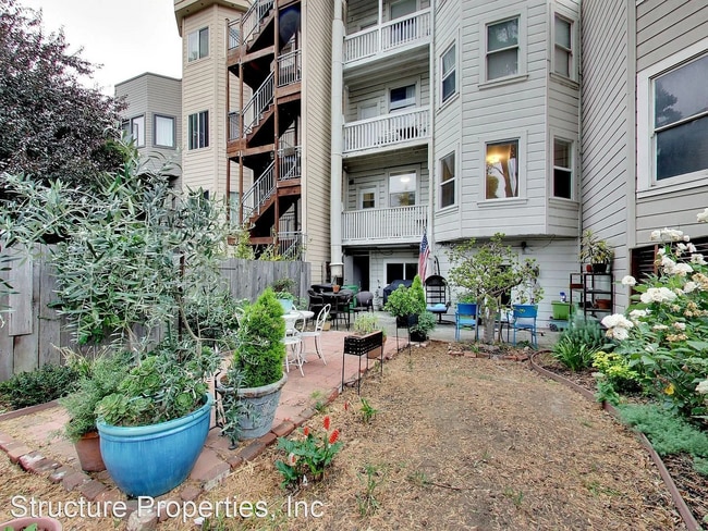 Building Photo - 478 Sanchez St