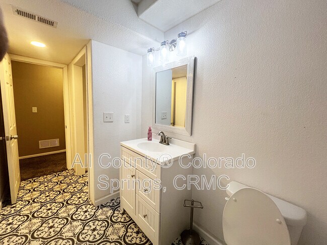 Building Photo - 14345 Woodrock Path