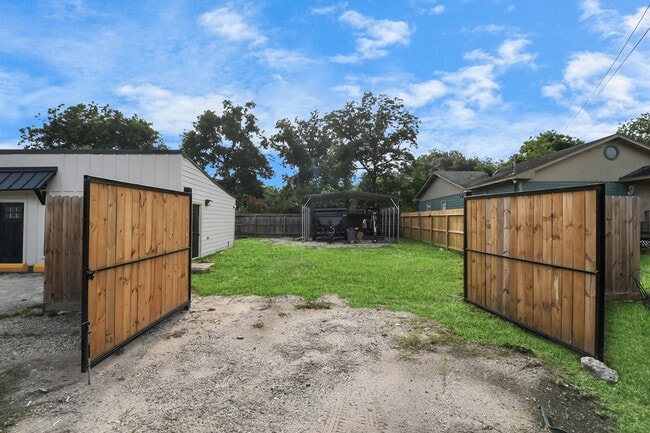 Building Photo - 7208 Helmers St