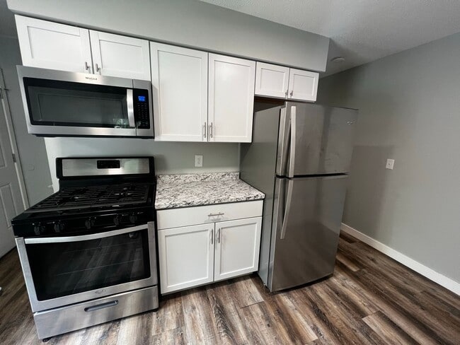 Building Photo - Rent Special!!! Rent Controlled - 3Bedroom Side by Side Duplex!