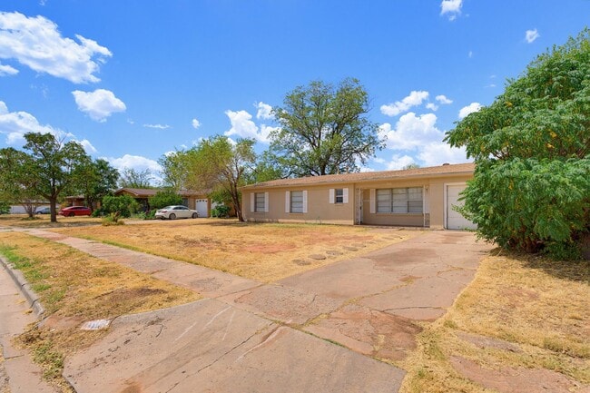 Building Photo - 618 S La Salle Dr