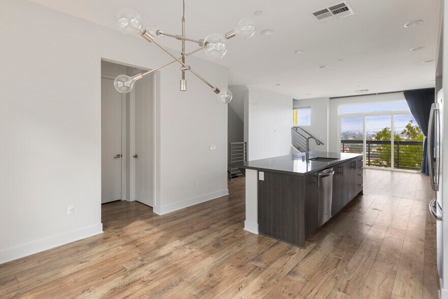 Building Photo - 2753 Waverly Dr