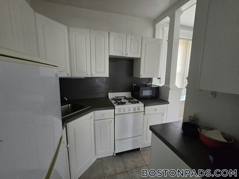 Building Photo - 121 Park Dr