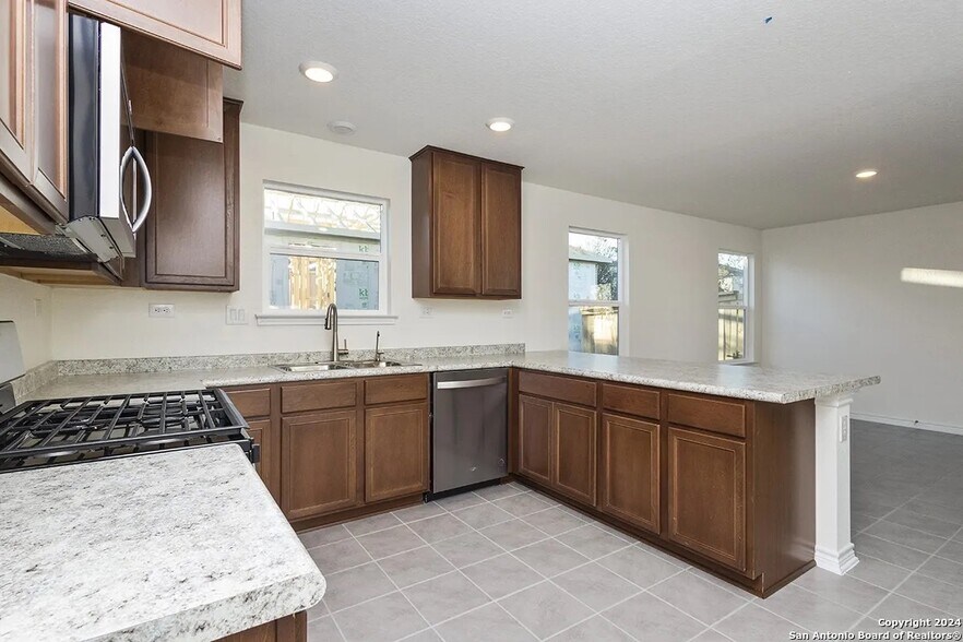 Kitchen - 4845 Park Gln