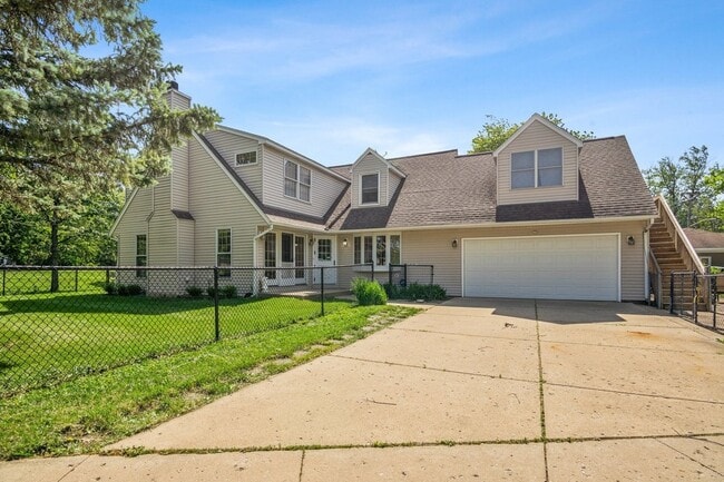 Building Photo - 313 West St