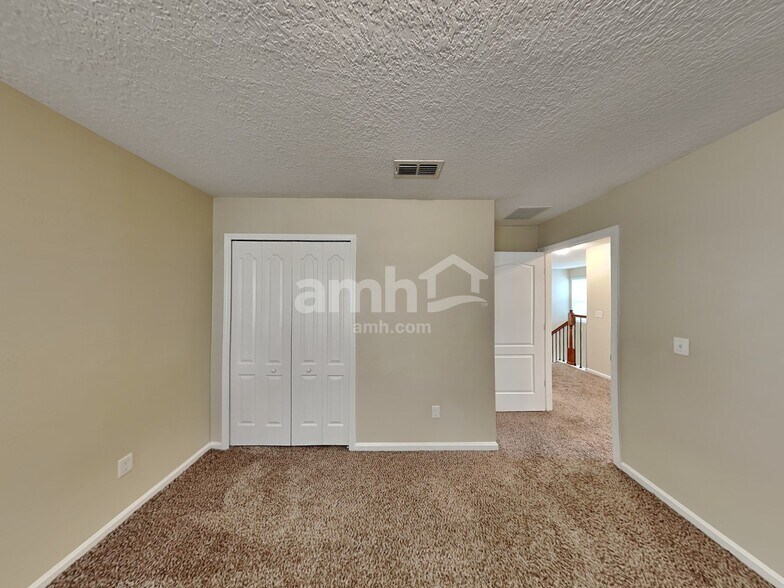 Building Photo - 332 Silver Glen Ave