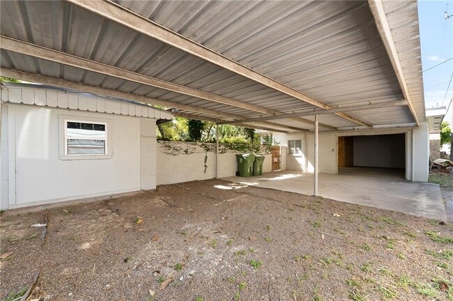 Building Photo - 1821 Palm Blvd