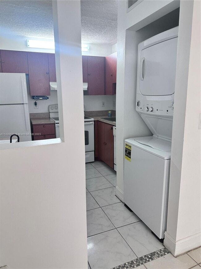 Building Photo - 11150 Royal Palm Blvd