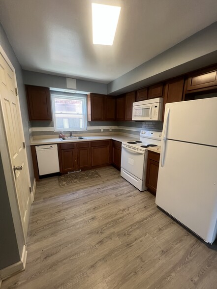 Building Photo - 7903 Ackley Rd