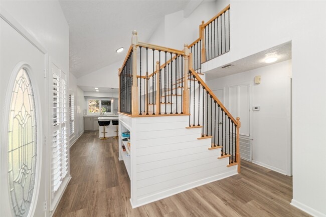 Building Photo - 717 Davis Rd