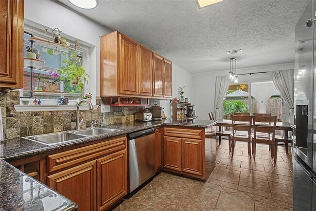 Building Photo - 1730 Oak Valley Dr