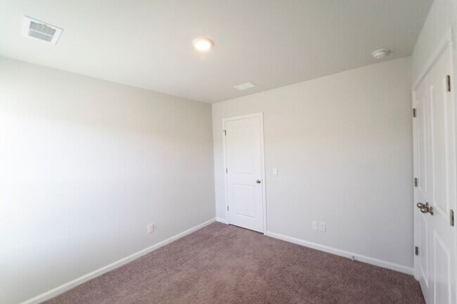 Building Photo - 8J Crabapple Cir